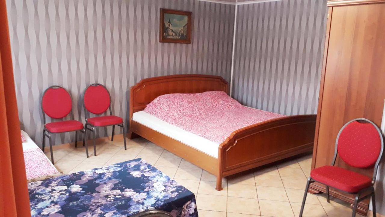 Ow Wilk - Pokoje I Domki Z Aneksami Kuchennymi, Parking, Plac Zabaw Łeba Esterno foto