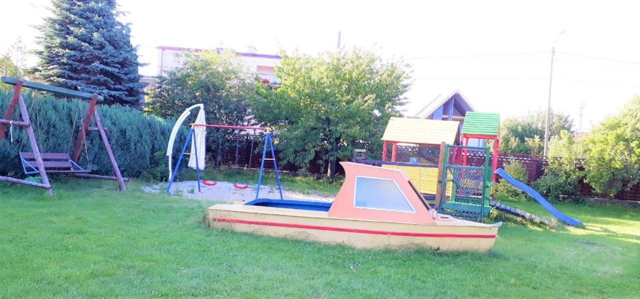 Ow Wilk - Pokoje I Domki Z Aneksami Kuchennymi, Parking, Plac Zabaw Łeba Esterno foto