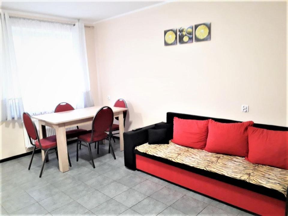 Ow Wilk - Pokoje I Domki Z Aneksami Kuchennymi, Parking, Plac Zabaw Łeba Esterno foto