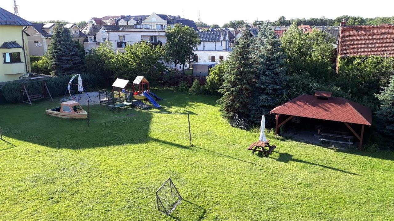 Ow Wilk - Pokoje I Domki Z Aneksami Kuchennymi, Parking, Plac Zabaw Łeba Esterno foto
