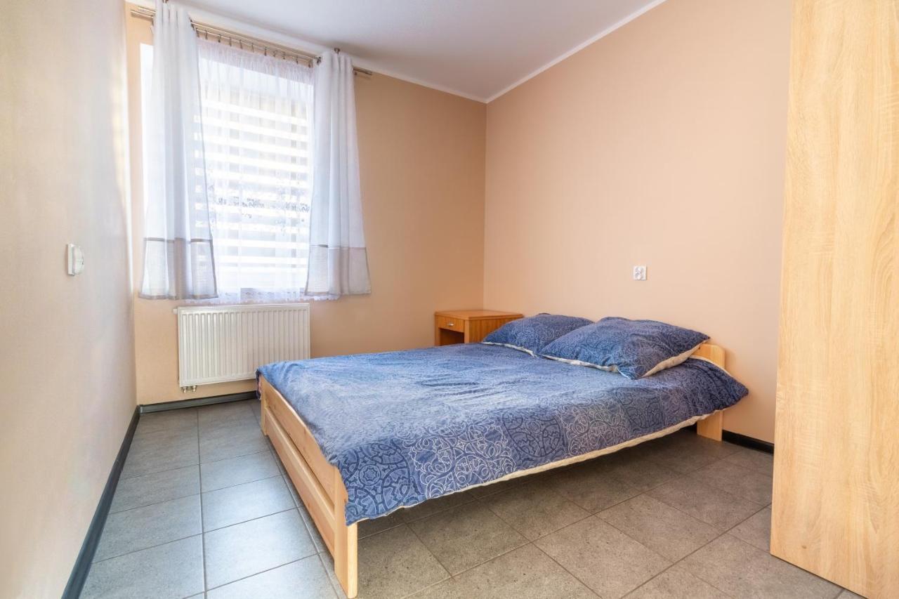 Ow Wilk - Pokoje I Domki Z Aneksami Kuchennymi, Parking, Plac Zabaw Łeba Esterno foto