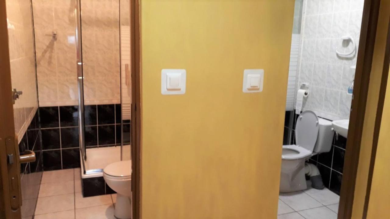 Ow Wilk - Pokoje I Domki Z Aneksami Kuchennymi, Parking, Plac Zabaw Łeba Esterno foto