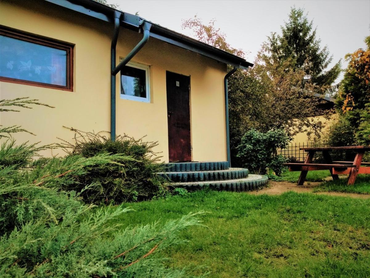 Ow Wilk - Pokoje I Domki Z Aneksami Kuchennymi, Parking, Plac Zabaw Łeba Esterno foto