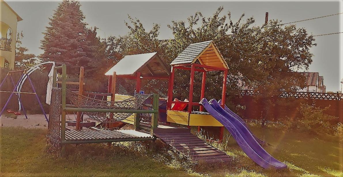 Ow Wilk - Pokoje I Domki Z Aneksami Kuchennymi, Parking, Plac Zabaw Łeba Esterno foto
